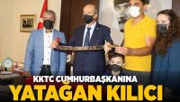 Denizlililerden KKTC Cumhurbaşkanına Kılıç!!