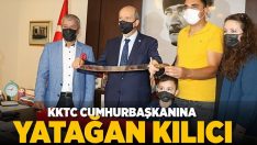 Denizlililerden KKTC Cumhurbaşkanına Kılıç!!
